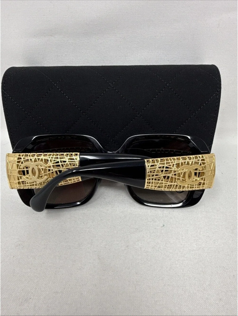 CHANEL CH 5532 Polarized Sunglasses  Black Frame Brown Gradient Lens - Auth  NIB